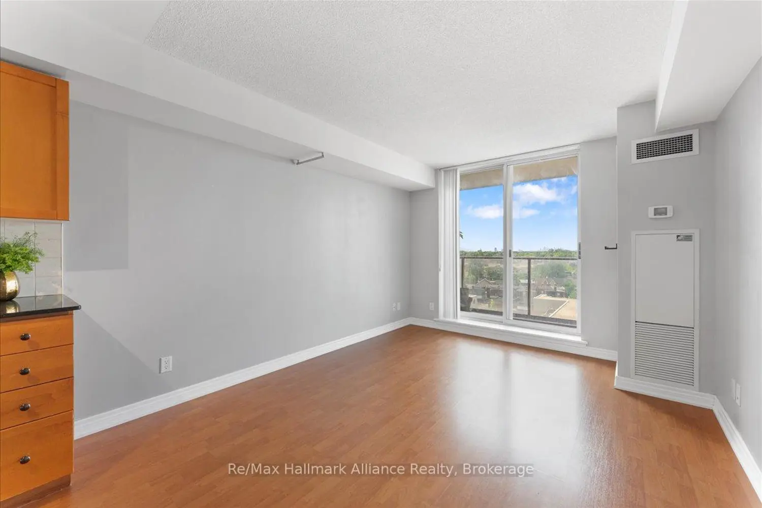 Additional image 4 of 1369 Bloor Street 910