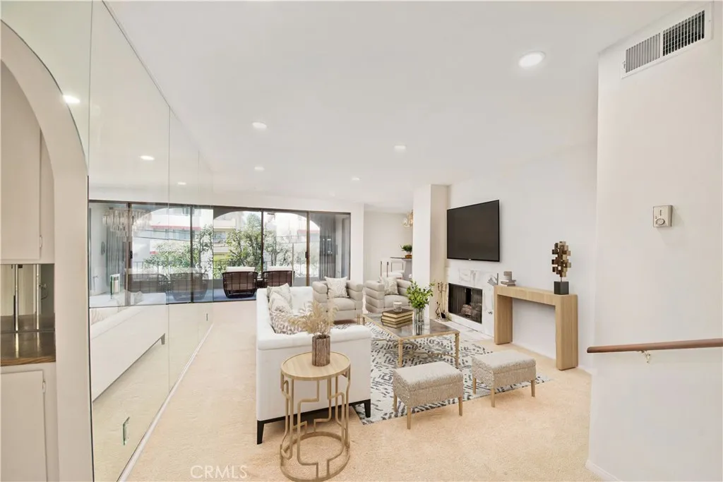 Additional image 2 of 5340 Yarmouth Unit 205, Encino, CA 91316