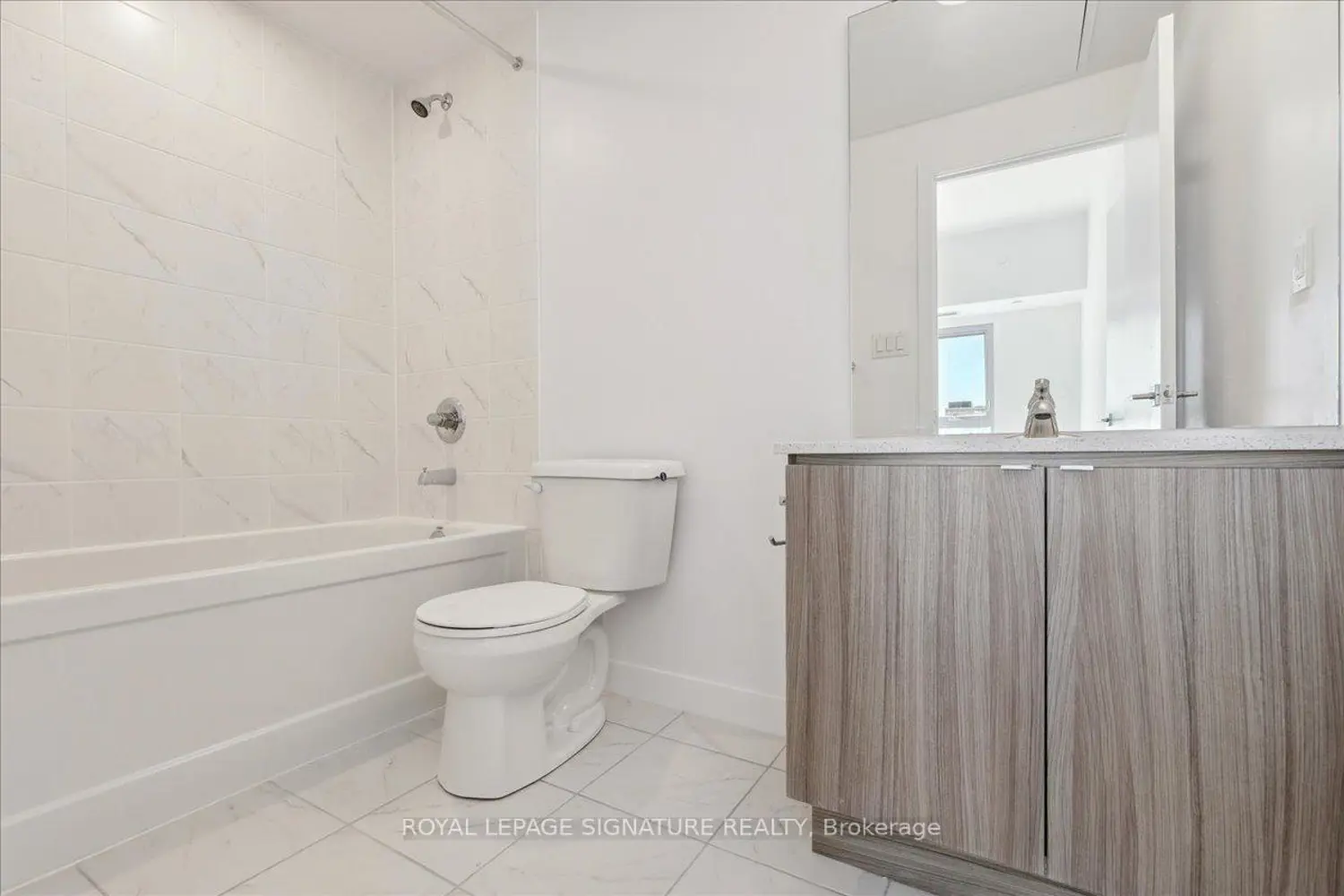 Additional image 15 of 2433 Dufferin Street 701