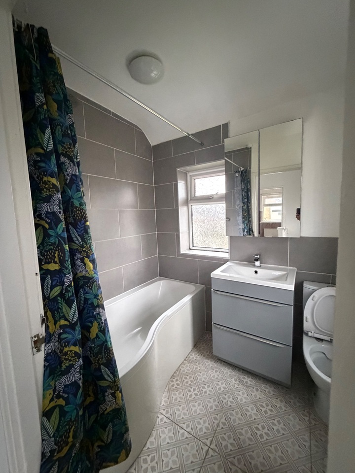 Additional image 6 of 3 Bed Semi-Detached House, Old Farm Approach, LS16, N1 7GU