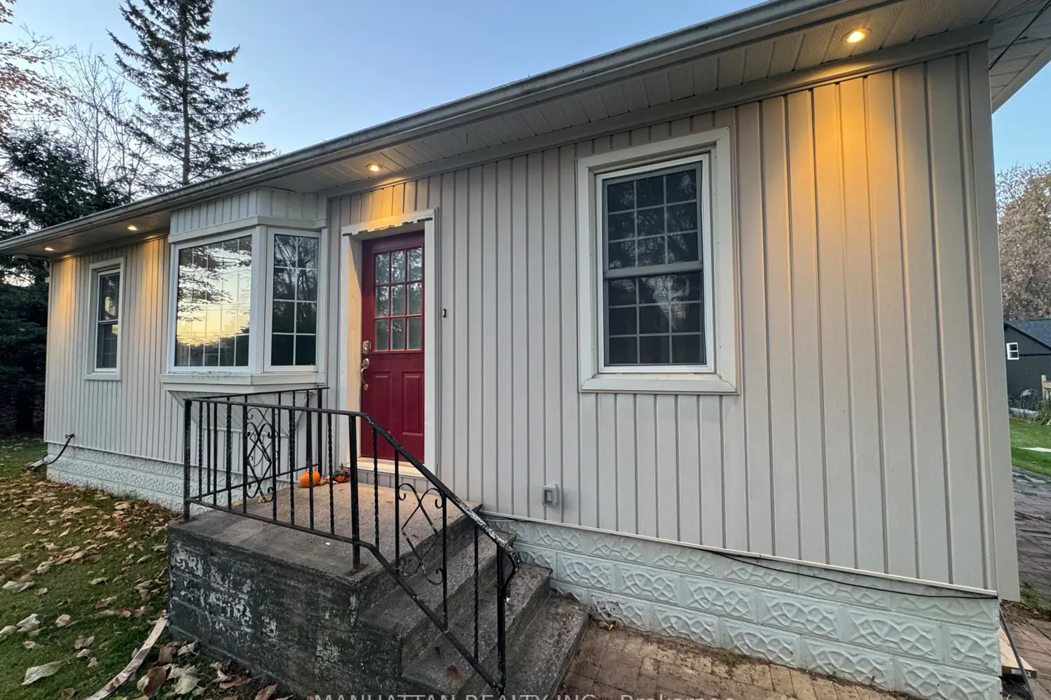 10 Victor Drive photo 2