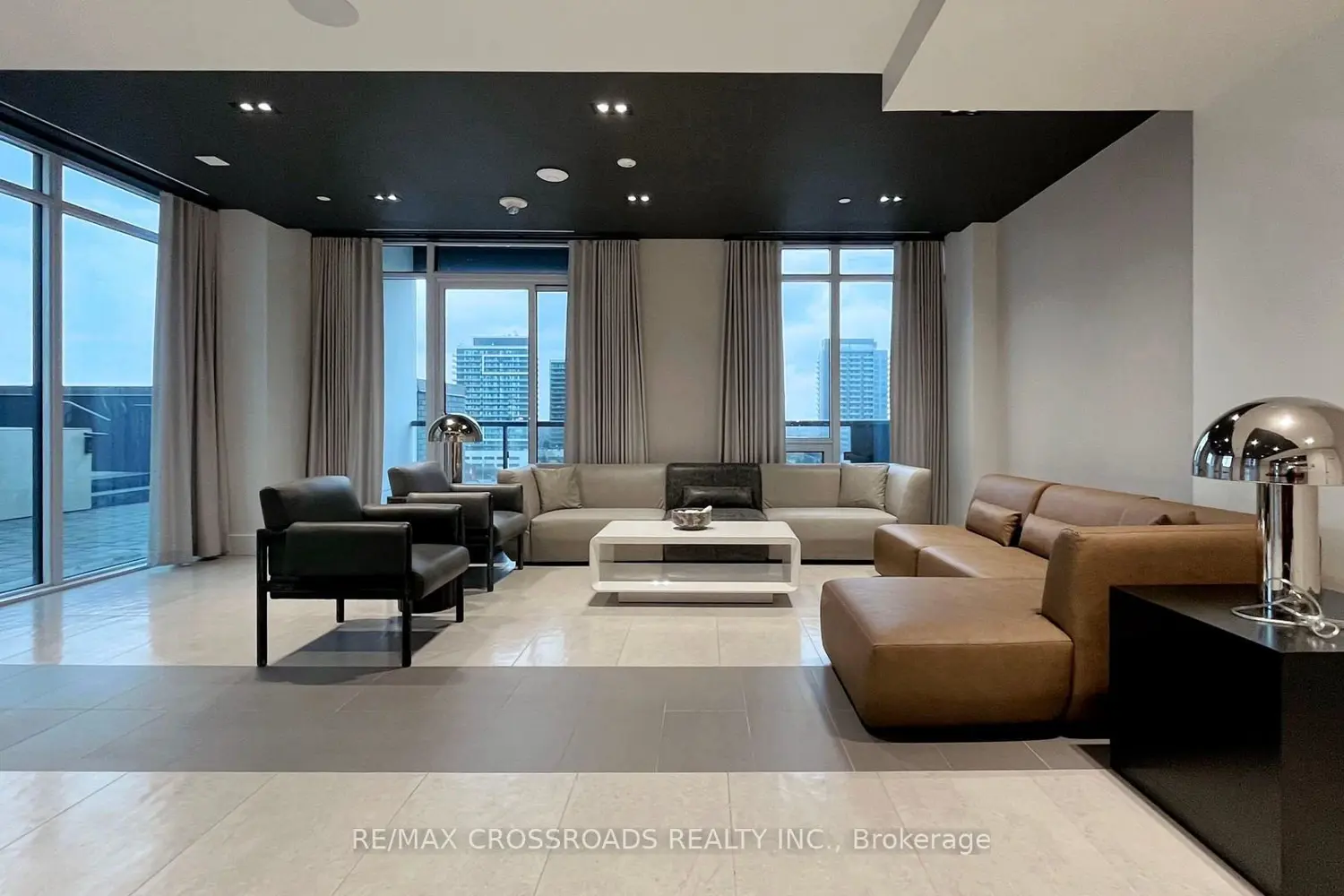 8868 Yonge Street 319E photo 3
