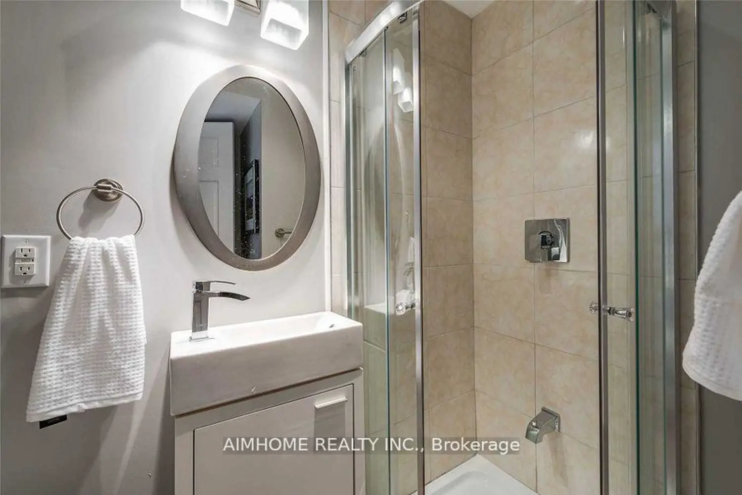 Additional image 20 of 360 R Dundas Street Th#2