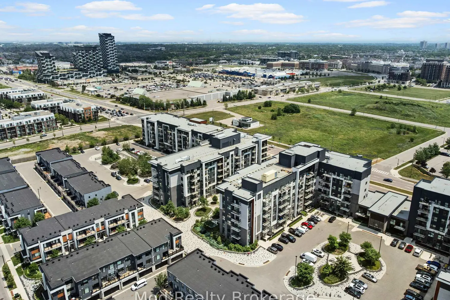 Additional image 19 of 128 Grovewood Common 129