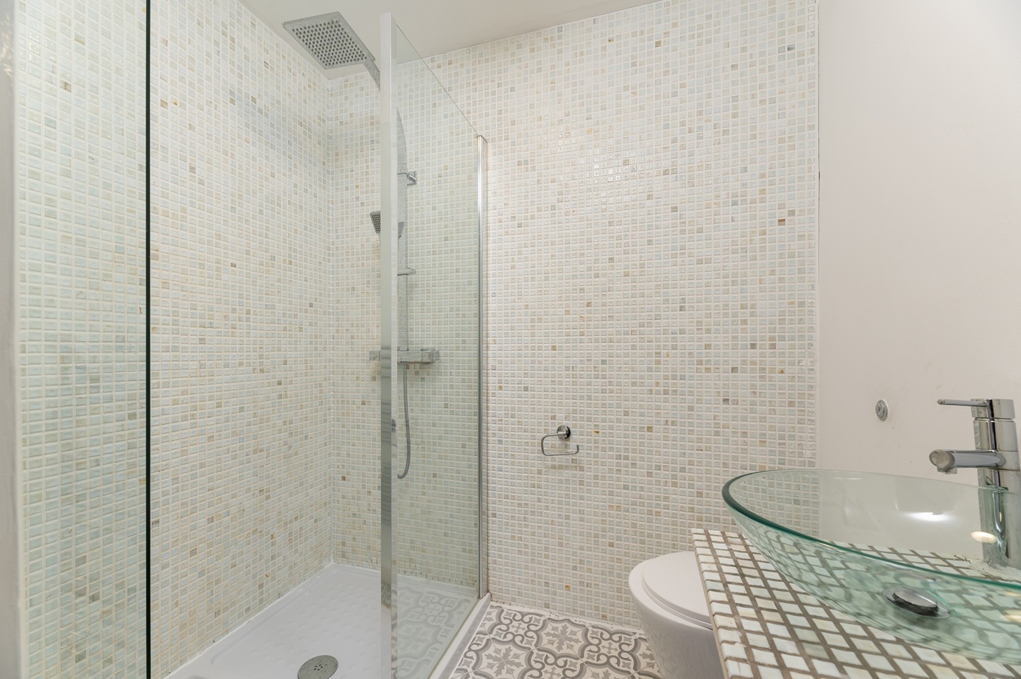 Additional image 31 of 5 Bed Detached House, Fully Furnished In North Leeds, LS17, N1 7GU