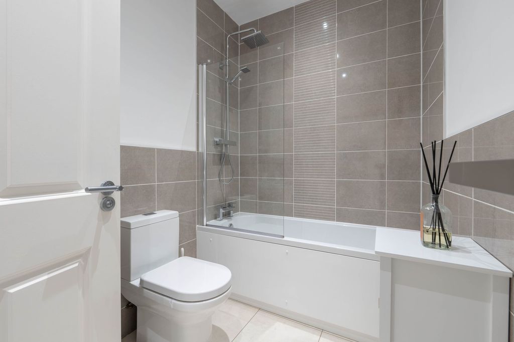 Additional image 9 of 2 bed flat for saleStation Road, Deganwy LL31