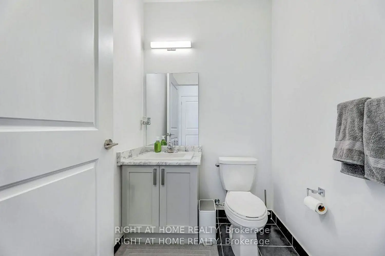 Additional image 6 of 1063 Douglas Mccurdy Common 213