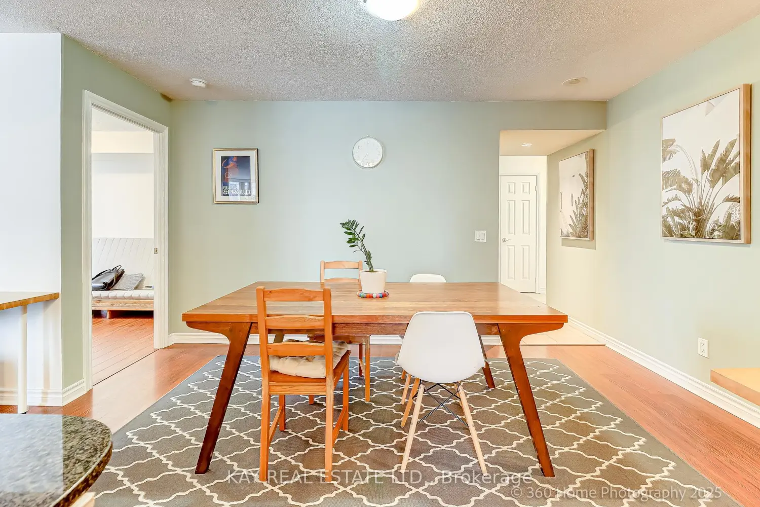 Additional image 11 of 5233 Dundas Street 1526