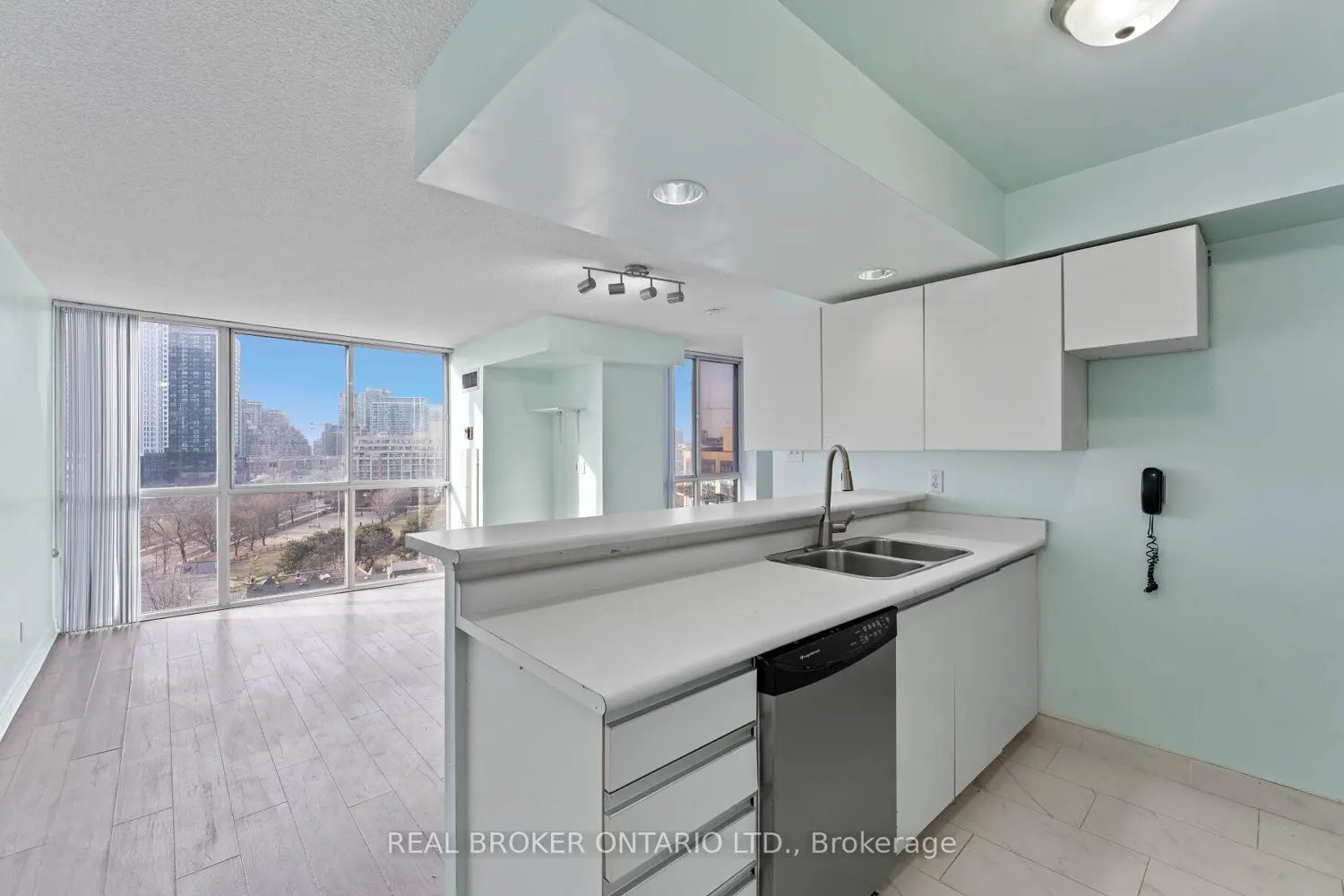 Additional image 3 of 801 King Street 907