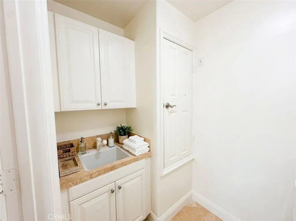 Additional image 12 of 143 N Arnaz Dr Unit 204, Beverly Hills, CA 90211