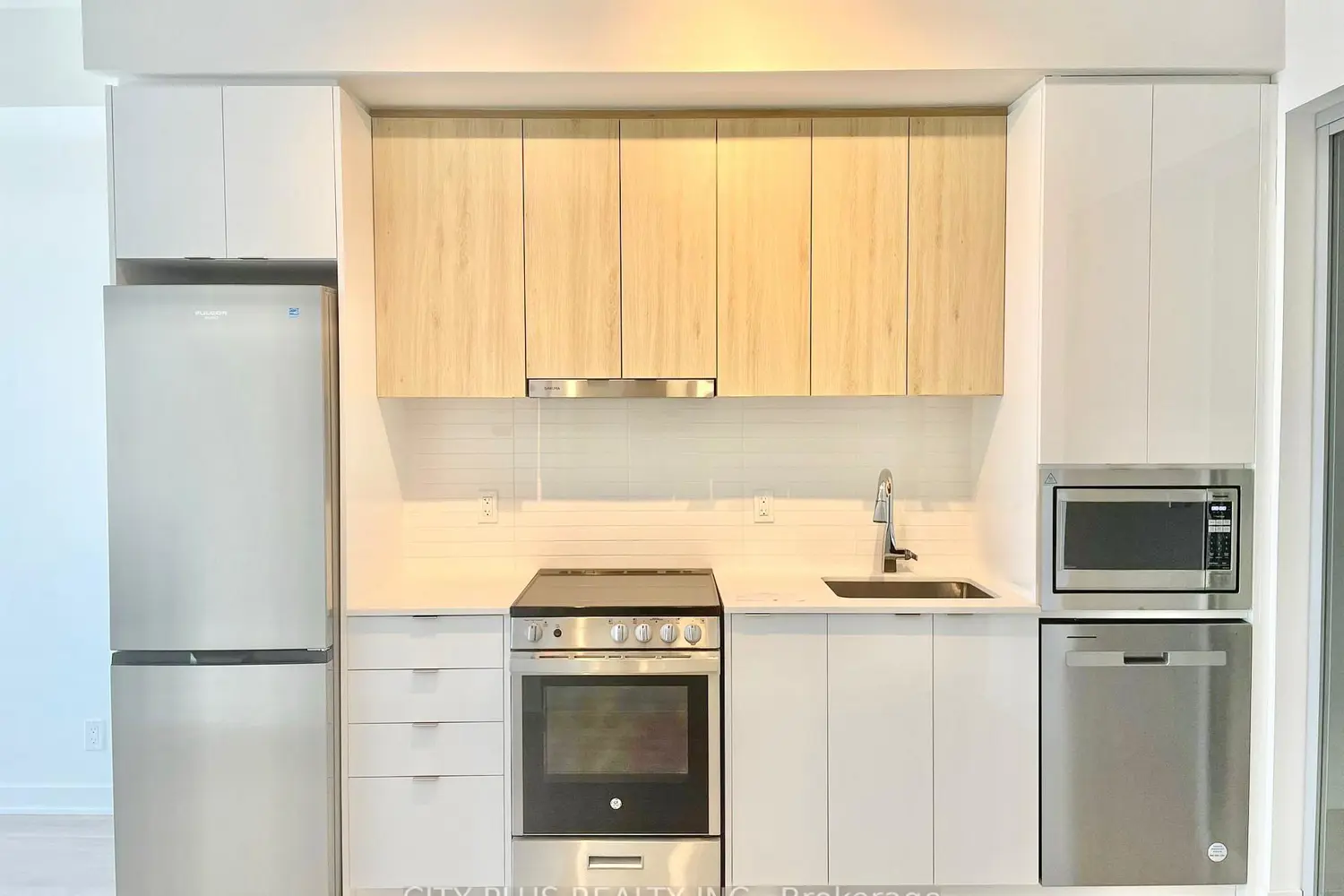 50 Upper Mall Way B-2609 photo 5