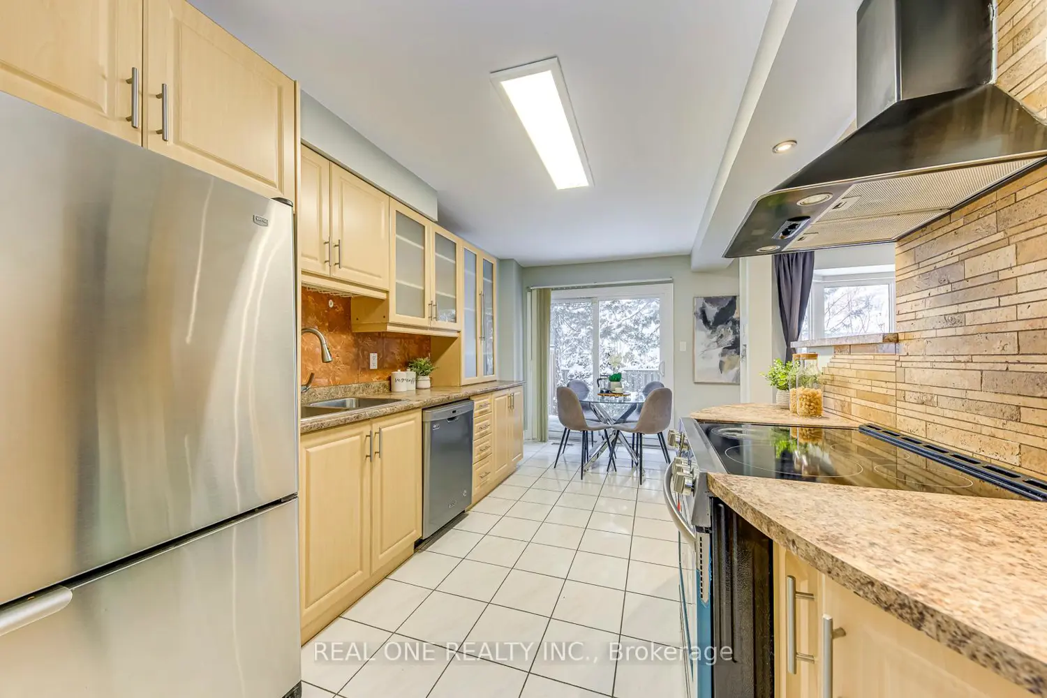 Additional image 12 of 2006 Glenada Crescent 2