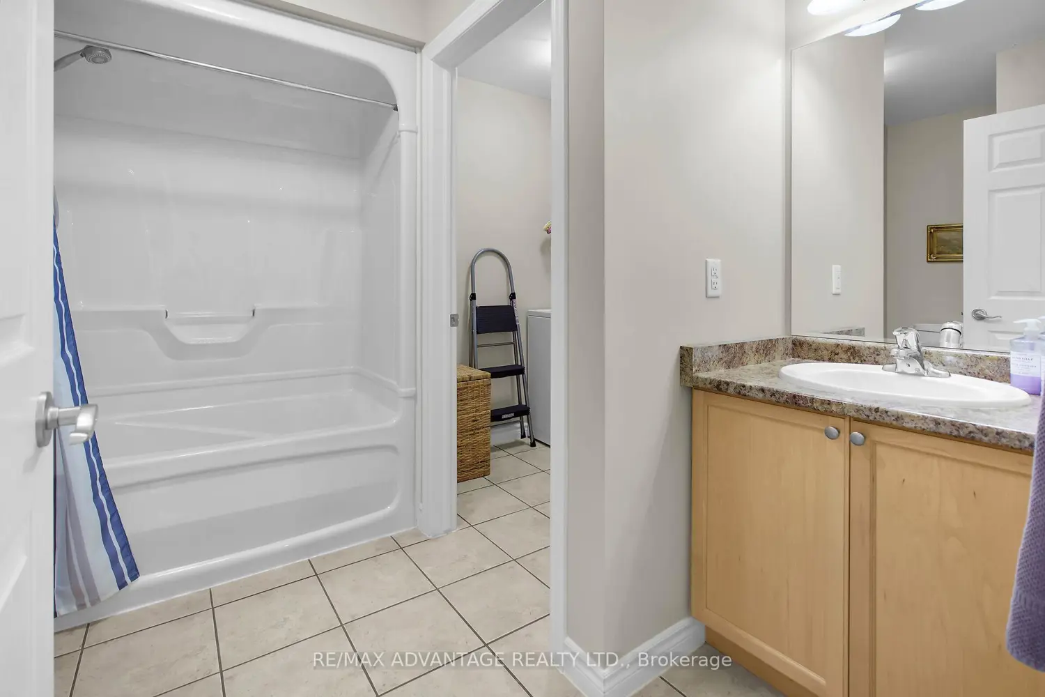869 Whetherfield Street 73 photo 4