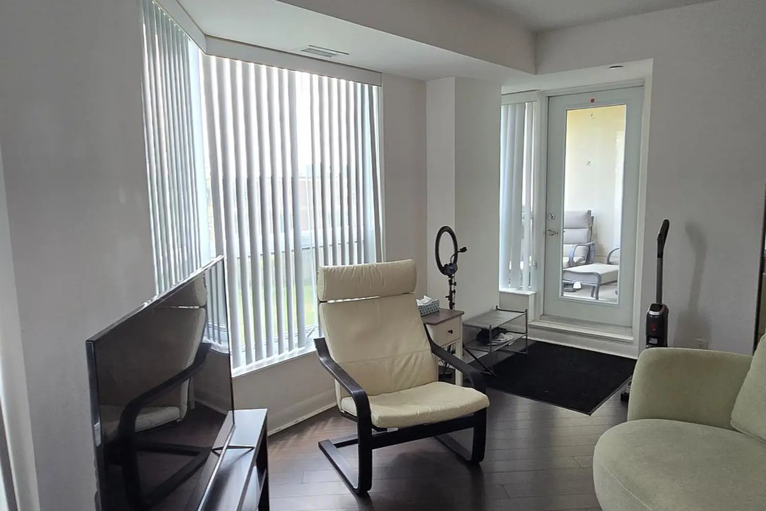 75 Norman Bethune Avenue 208 photo 5