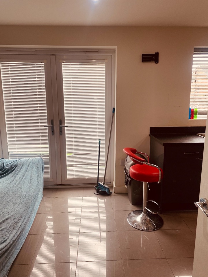 Additional image 7 of Room in a Shared House, South Parkway, LS14, N1 7GU