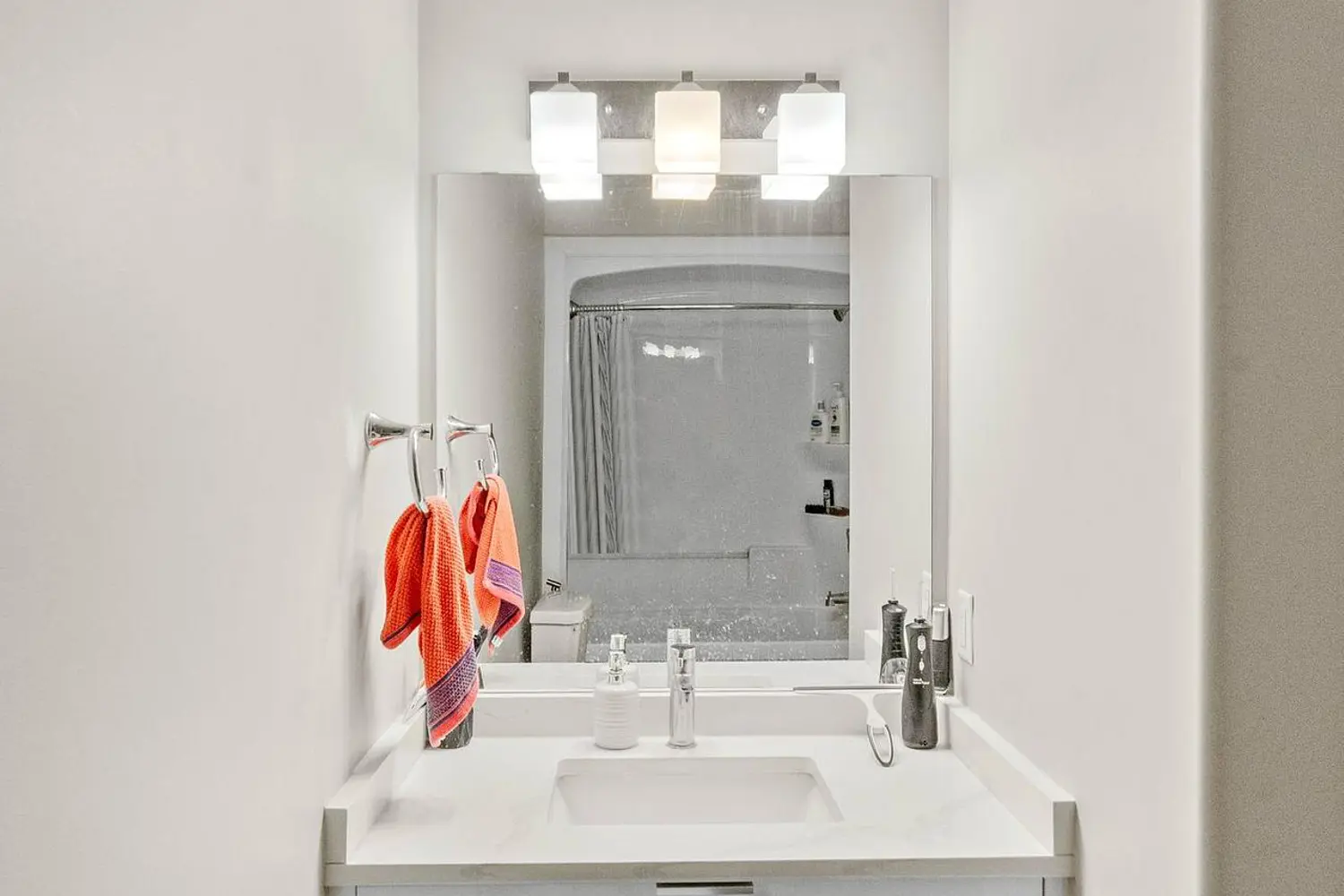 Additional image 15 of 811 Sarnia Road 56