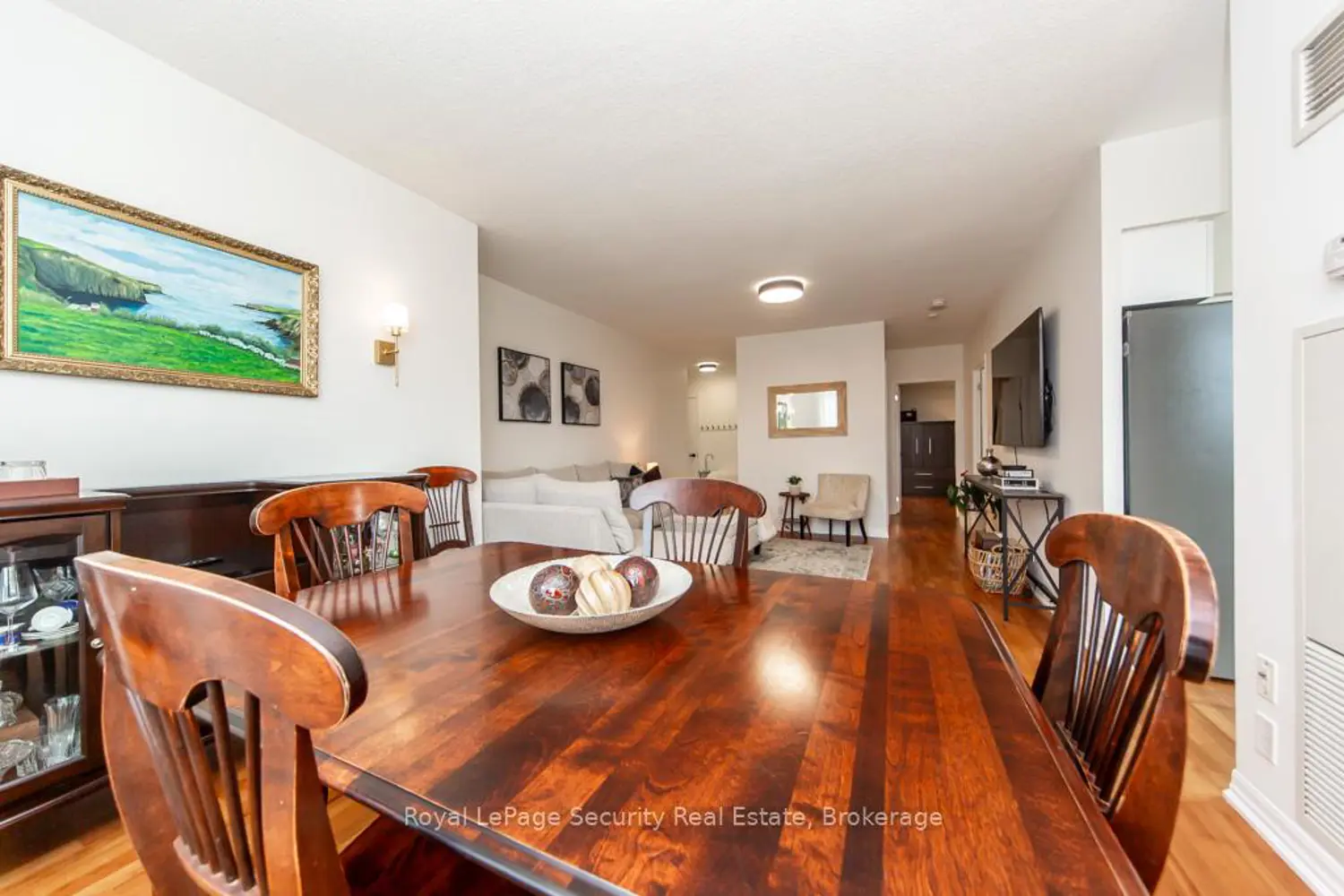 Additional image 6 of 38 Fontenay Court 1402