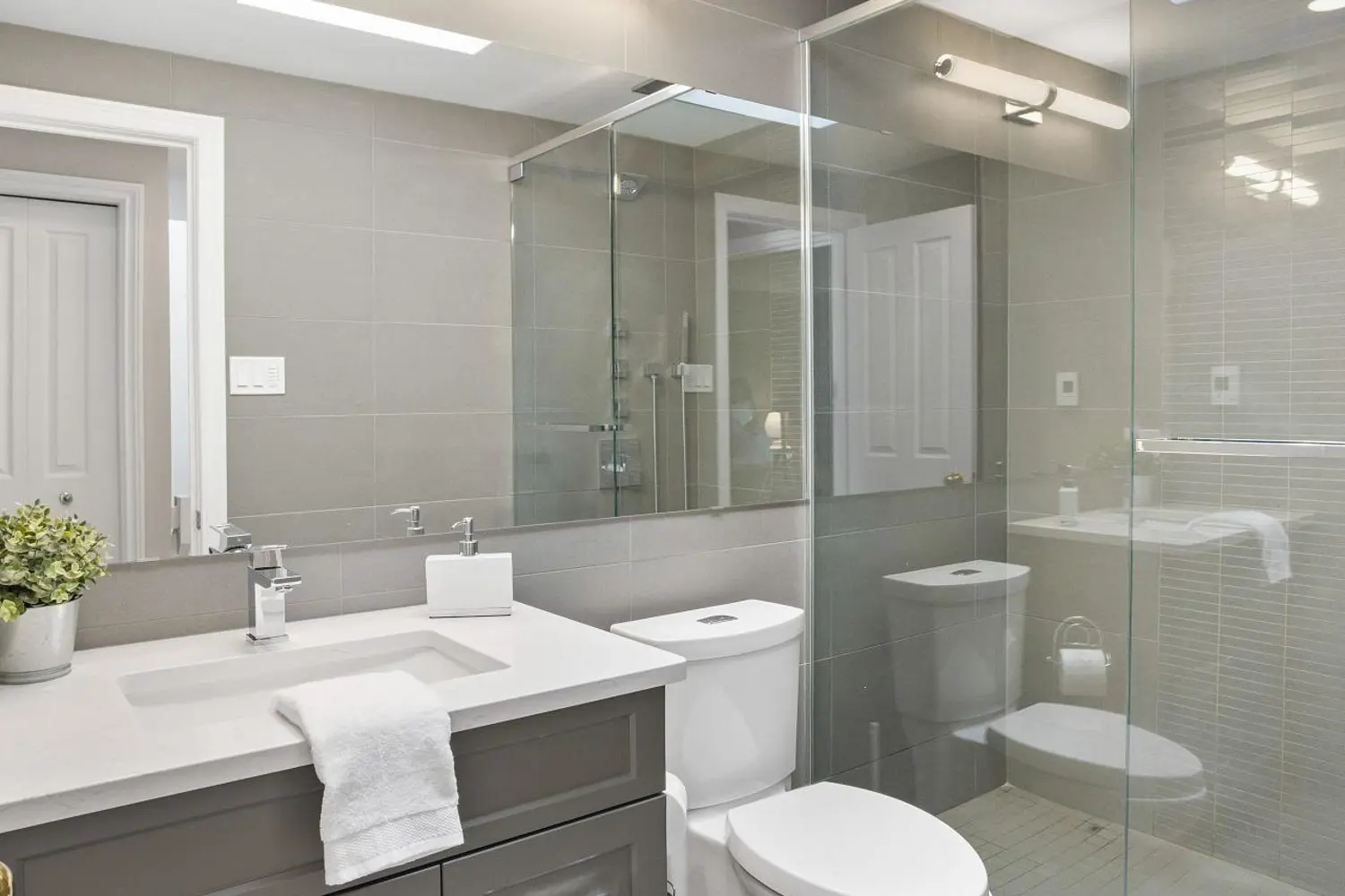 Additional image 13 of 1399 Commissioners Road 30