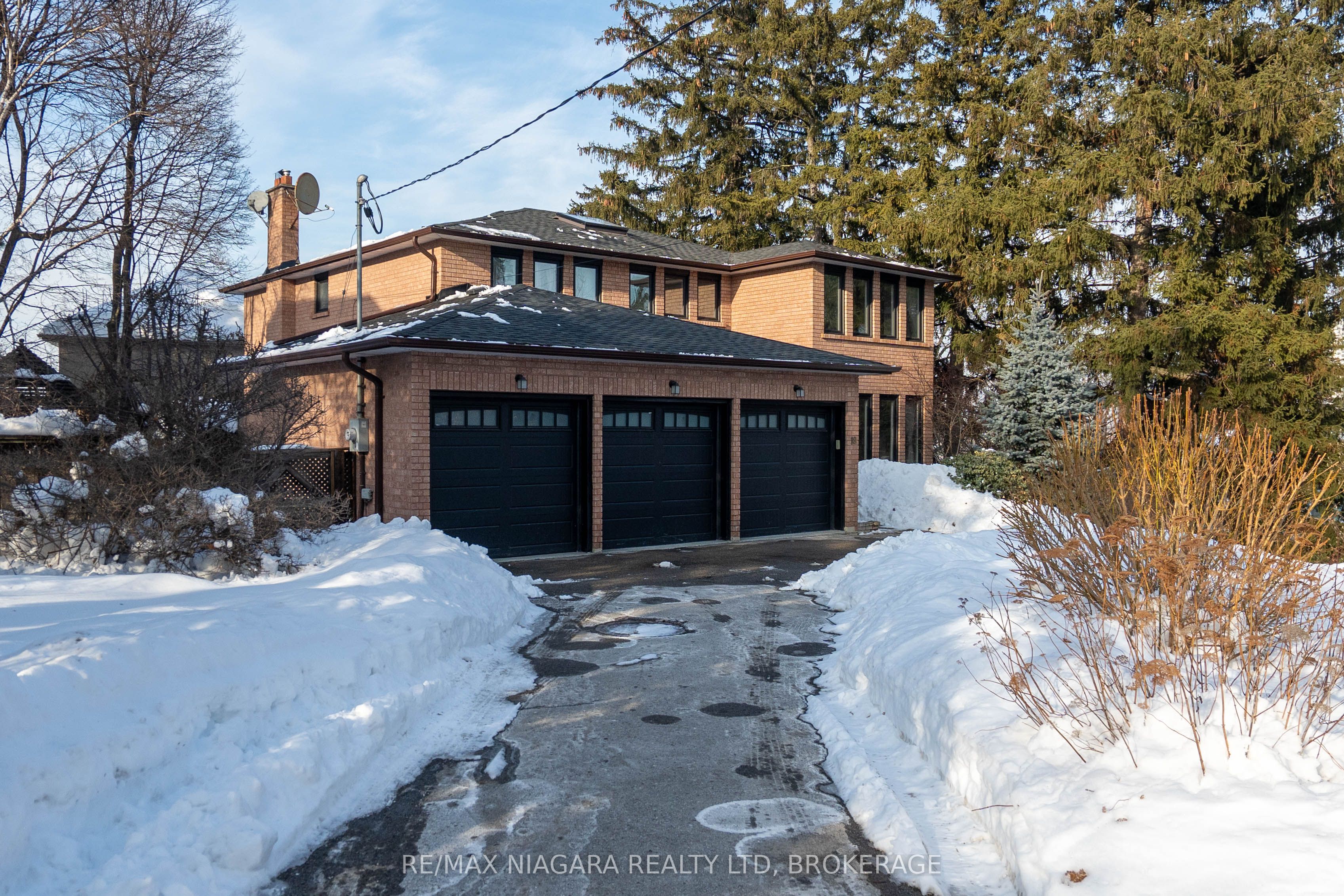 Additional image 2 of 18 Mountbatten Road, Toronto, ON, M9P 1Z2