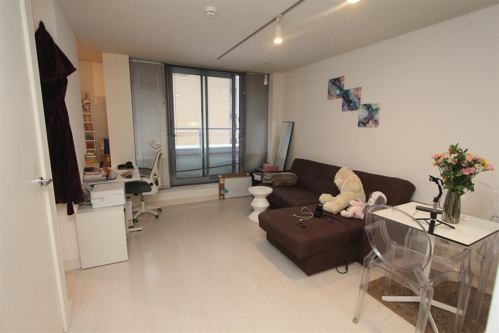 Studio for saleManor Mills, Ingram Street LS11