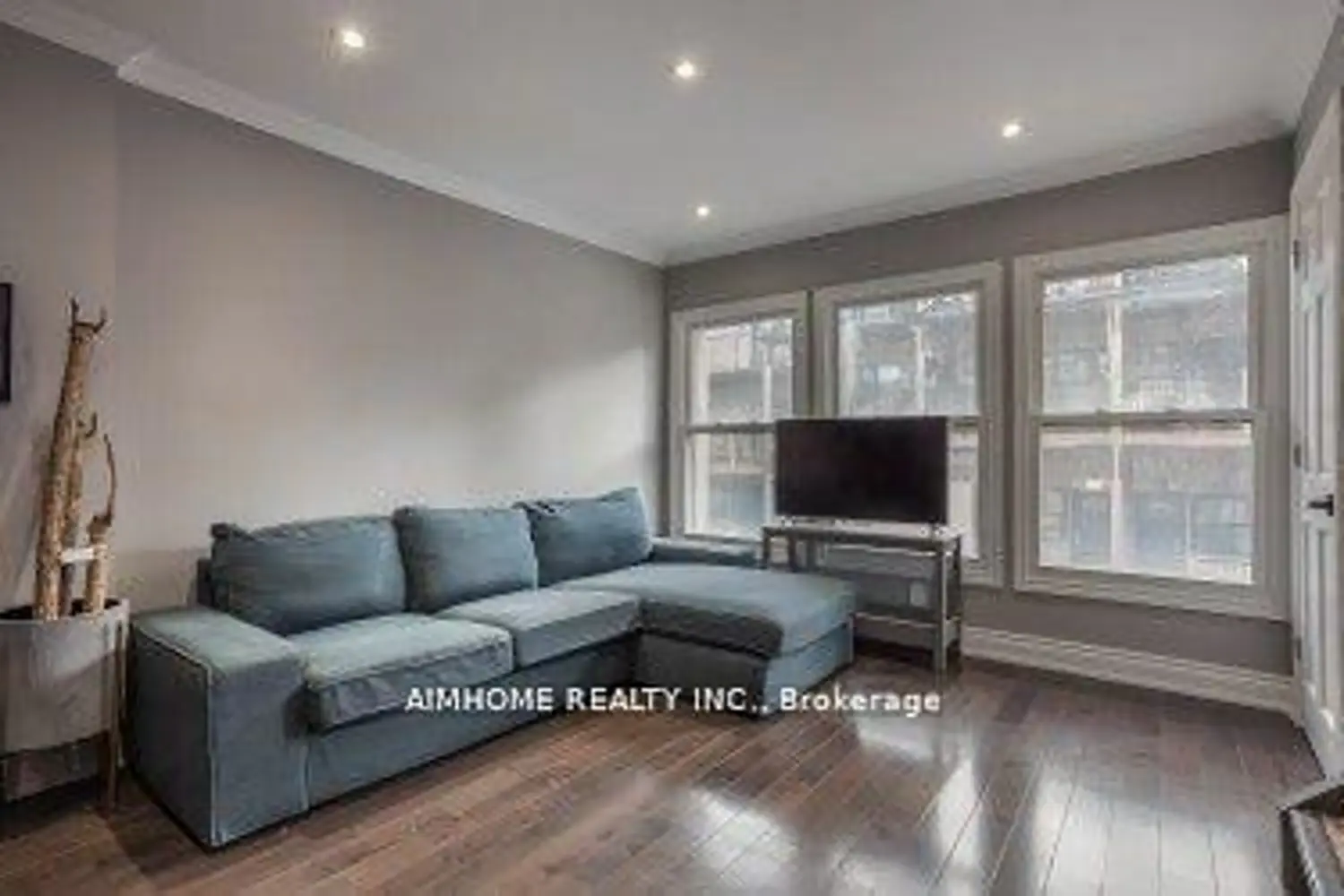 Additional image 4 of 360 R Dundas Street Th#2