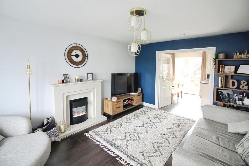 Additional image 2 of 3 bed semi-detached house for saleThe Oval, Rothwell, Leeds LS26