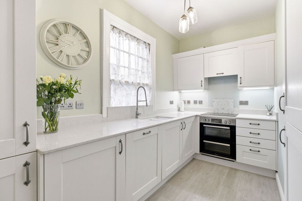 1 bed flat for saleThe Old Post Office, Bank Crescent, Ledbury HR8 photo 3