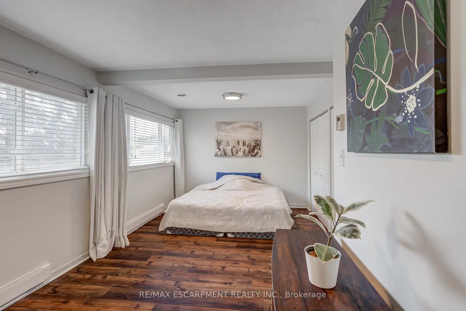 Additional image 14 of 1560 Kerns Road 5