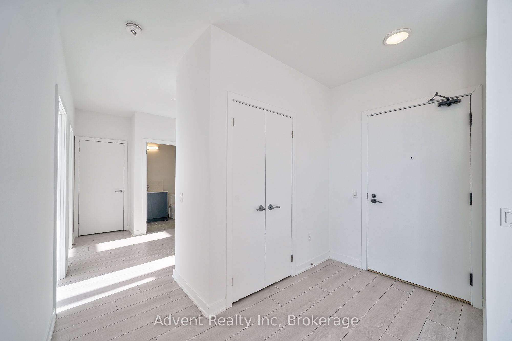 Additional image 4 of PH1803-1606 Charles Street, Whitby, ON, L1N 0P1