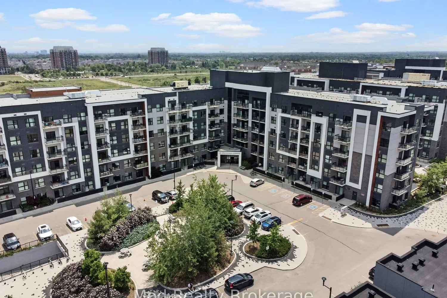 Additional image 17 of 128 Grovewood Common 129