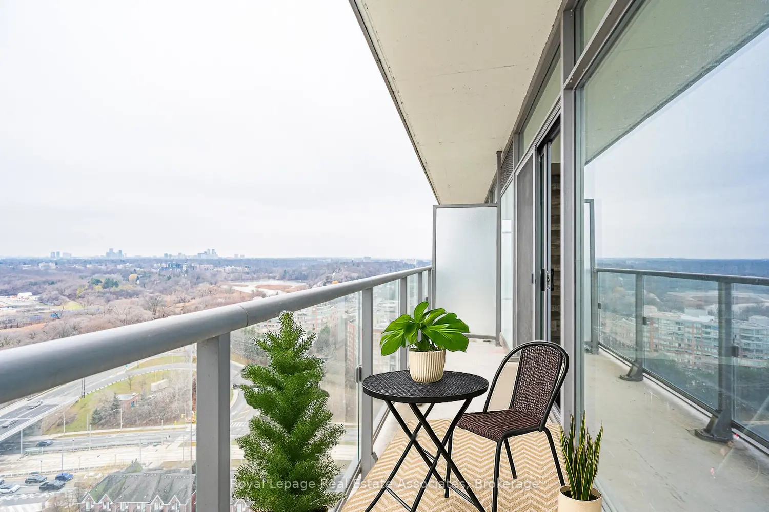 Additional image 10 of 105 The Queensway 2206