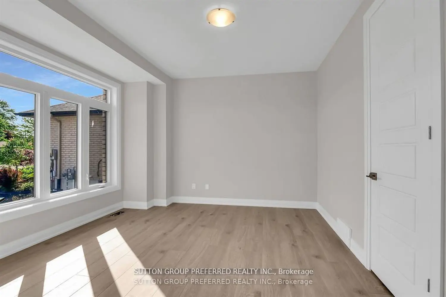 186 Leitch Street photo 3