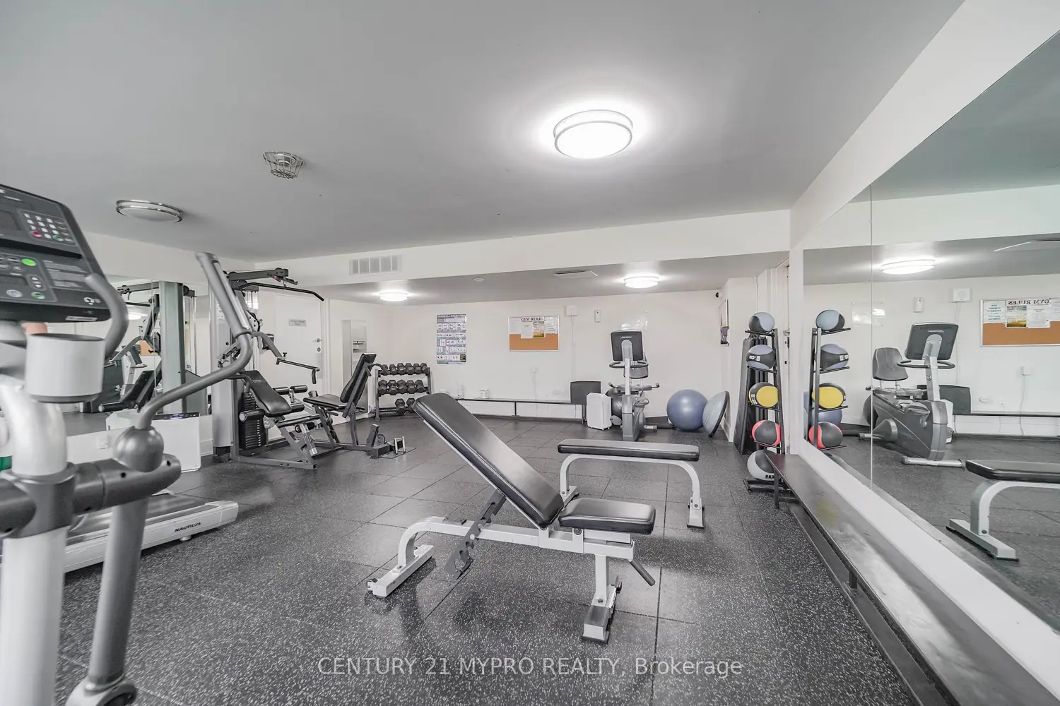 100 Echo Point 1708