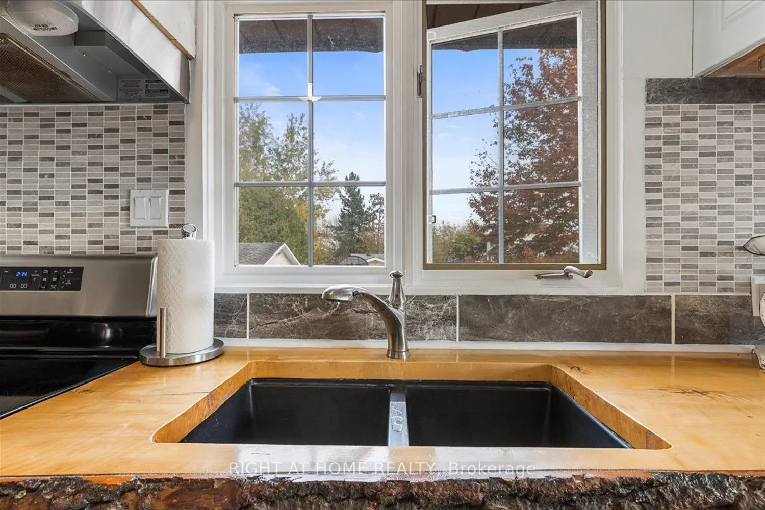 Additional image 7 of 424 Laurier Street