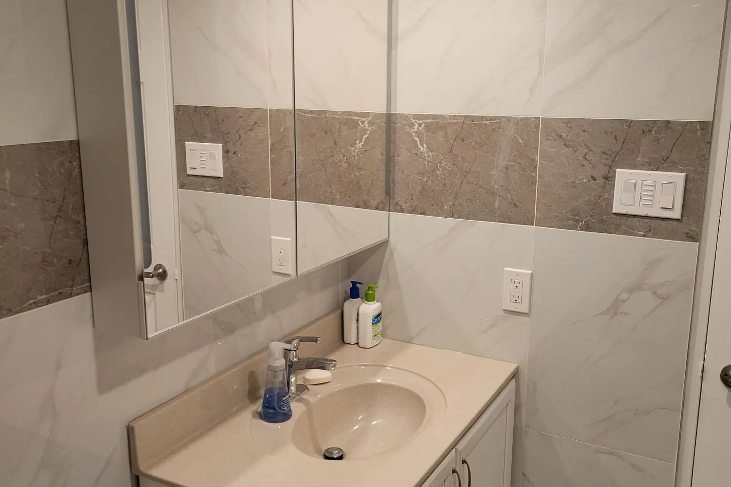 Additional image 10 of 45 Carlton Street 607