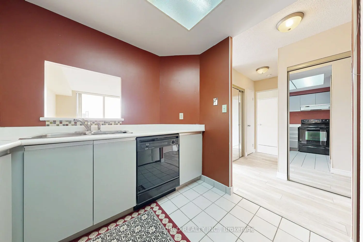 Additional image 10 of 711 Rossland Road 706