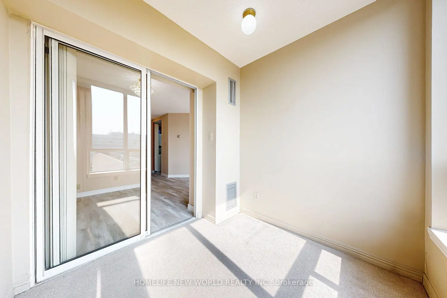 Additional image 20 of 711 Rossland Road 706