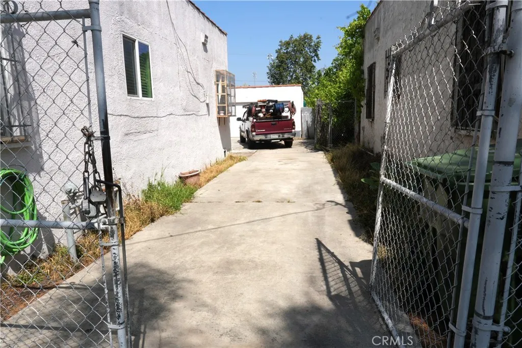 Additional image 8 of 611 W 91st St, Los Angeles, CA 90044