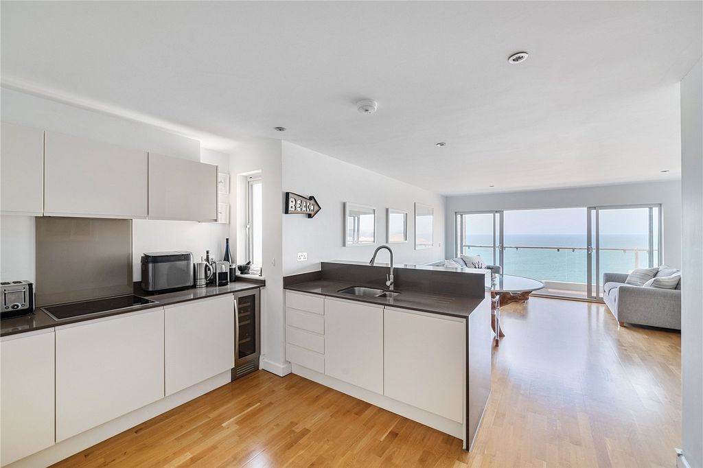 Additional image 4 of 2 bed flat for saleThe Point, Pentire Avenue, Newquay, Cornwall TR7