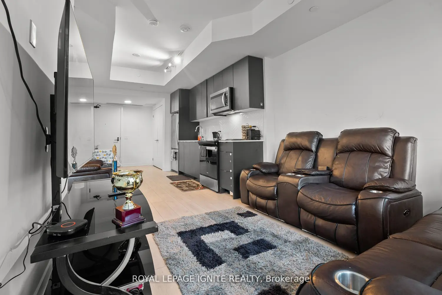 Additional image 8 of 1604 Charles Street 414