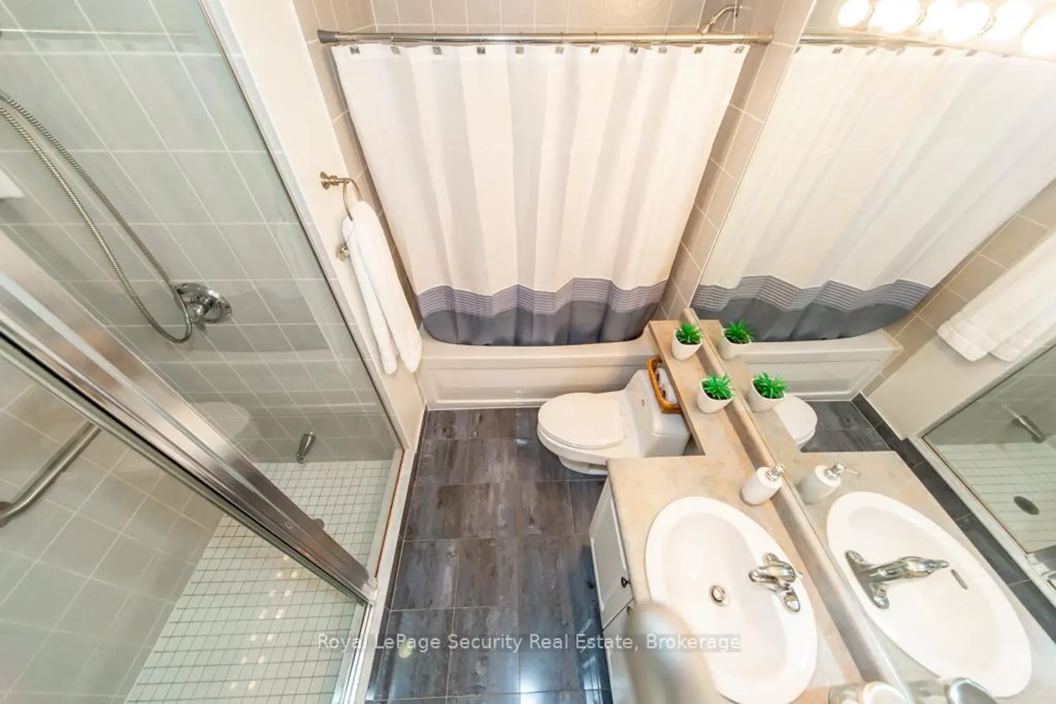 Additional image 11 of 38 Fontenay Court 1402