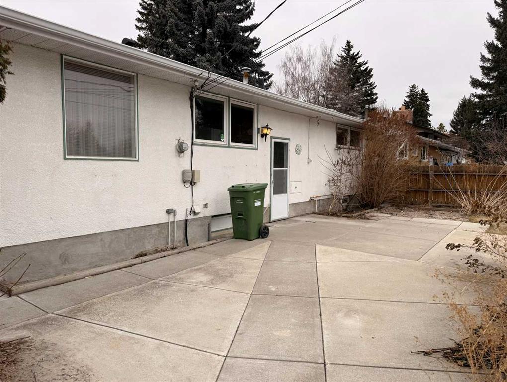 Additional image 3 of 6124 Lloyd Crescent SW, Calgary, AB, T3E 5V7