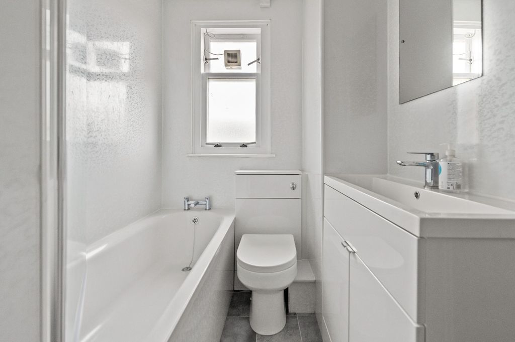Additional image 11 of 3 bed flat for saleSt. John Street, Stirling FK8