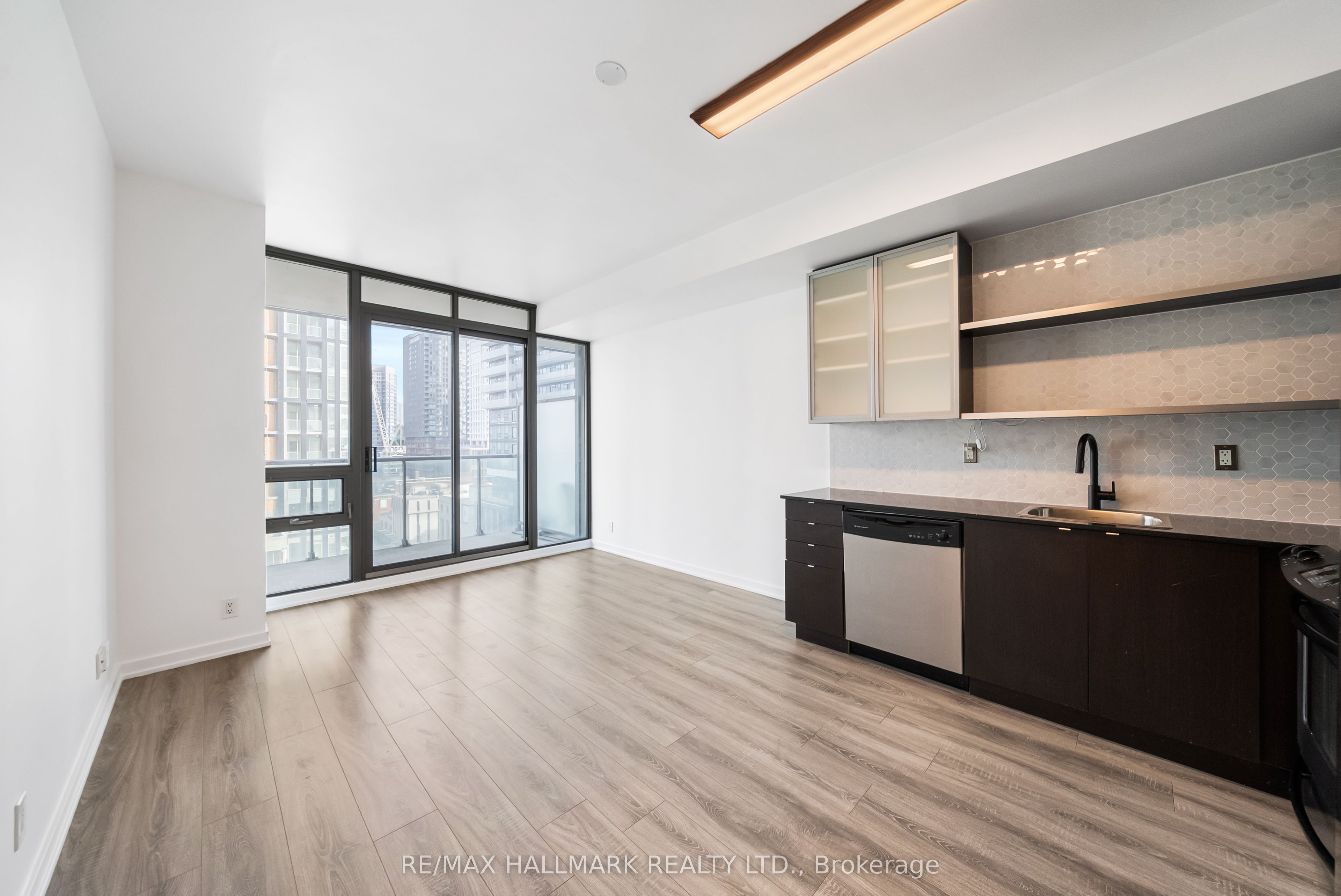 Additional image 4 of 1105-33 Lombard Street, Toronto, ON, M5C 3H8