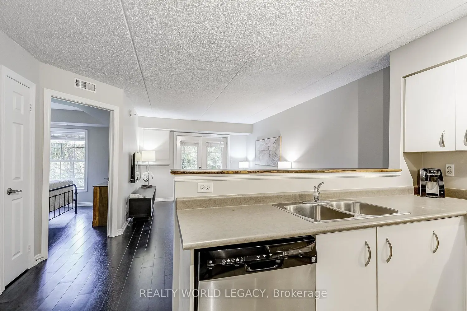 Additional image 8 of 2055 Appleby Line 103