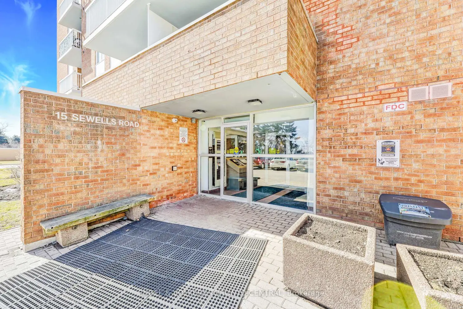 15 Sewells Road 207