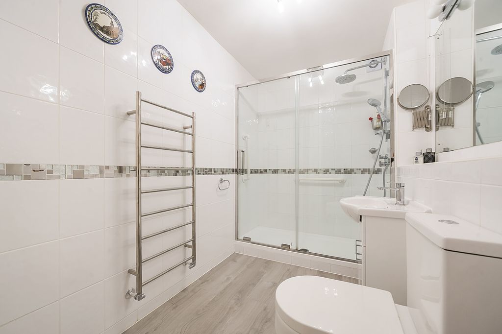 Additional image 18 of 2 bed flat for saleLyonsdown Road, New Barnet EN5