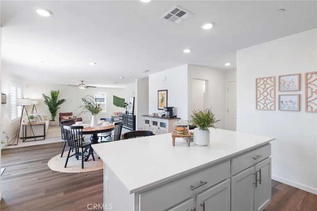 Additional image 7 of 1098 Stonebridge Ave, Tulare, CA 93274