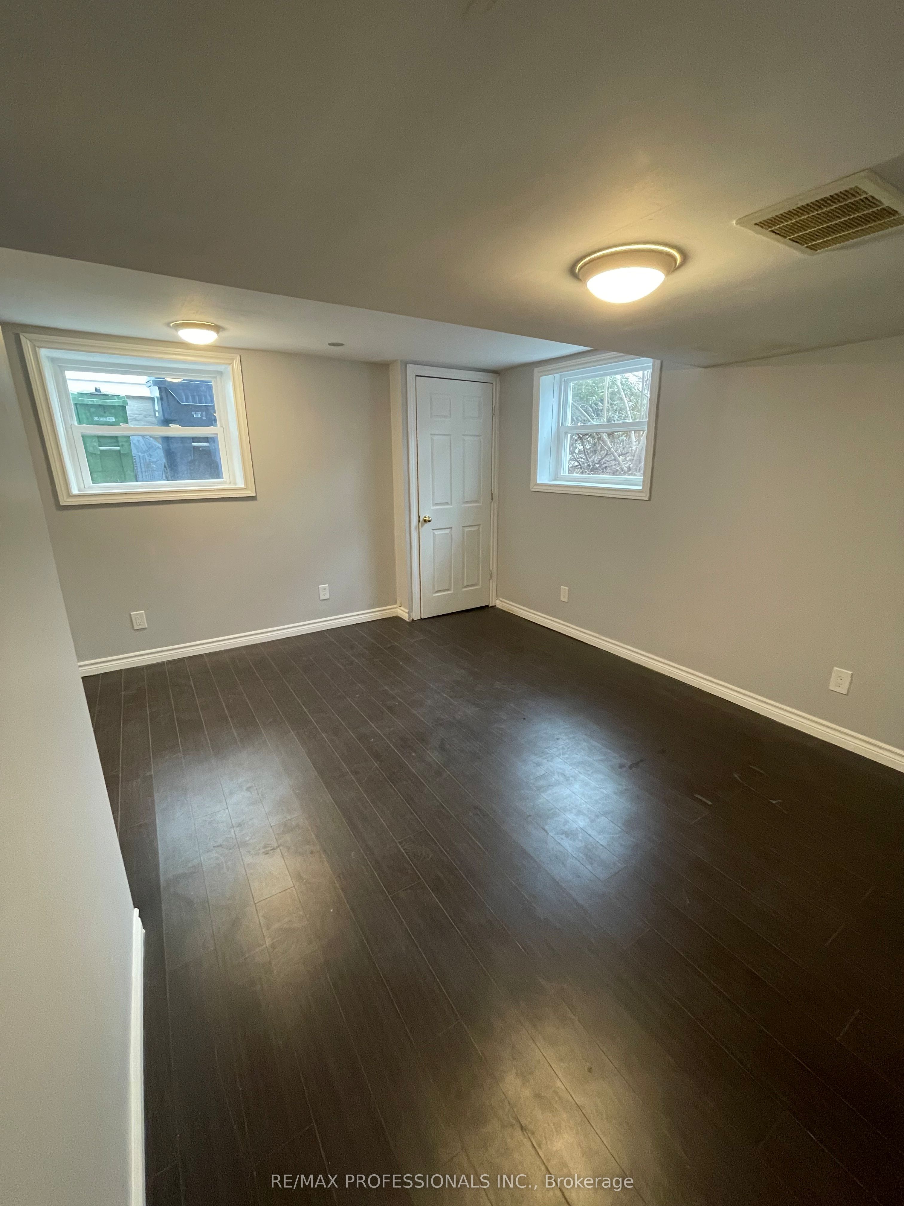 Additional image 6 of 8 Birch Tree Crescent, Toronto, ON, M6M 2K8