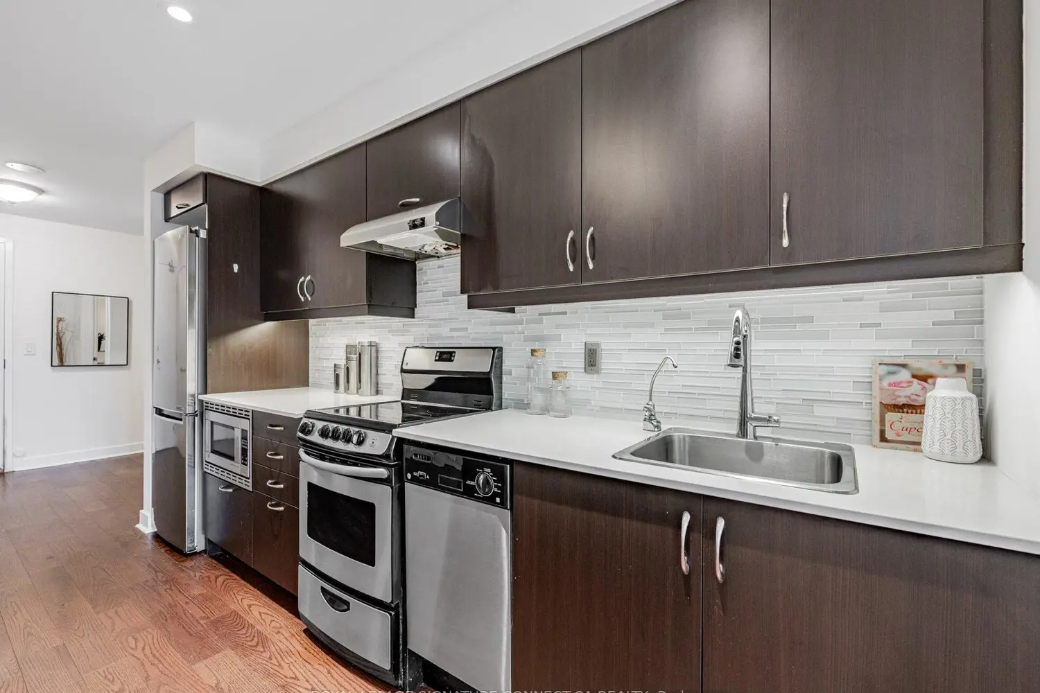 Additional image 10 of 320 Richmond Street 407